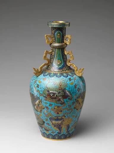 清乾隆 掐絲琺瑯獅戲紋瓶|Vase with lions