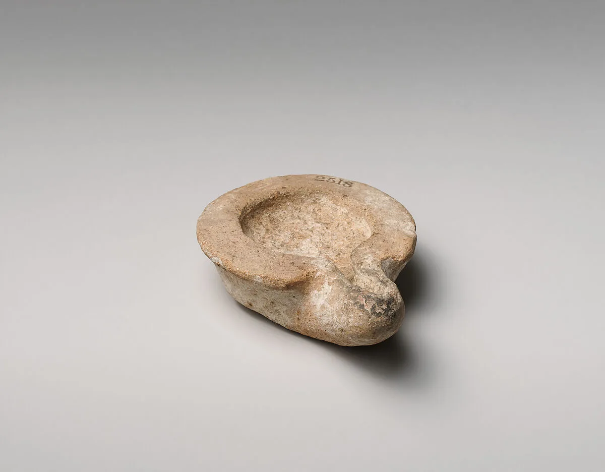 Terracotta saucer-shaped lamp — Unknown