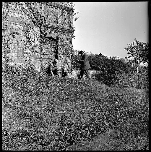 [Douglas Glass Photographing Wilder Hobson]