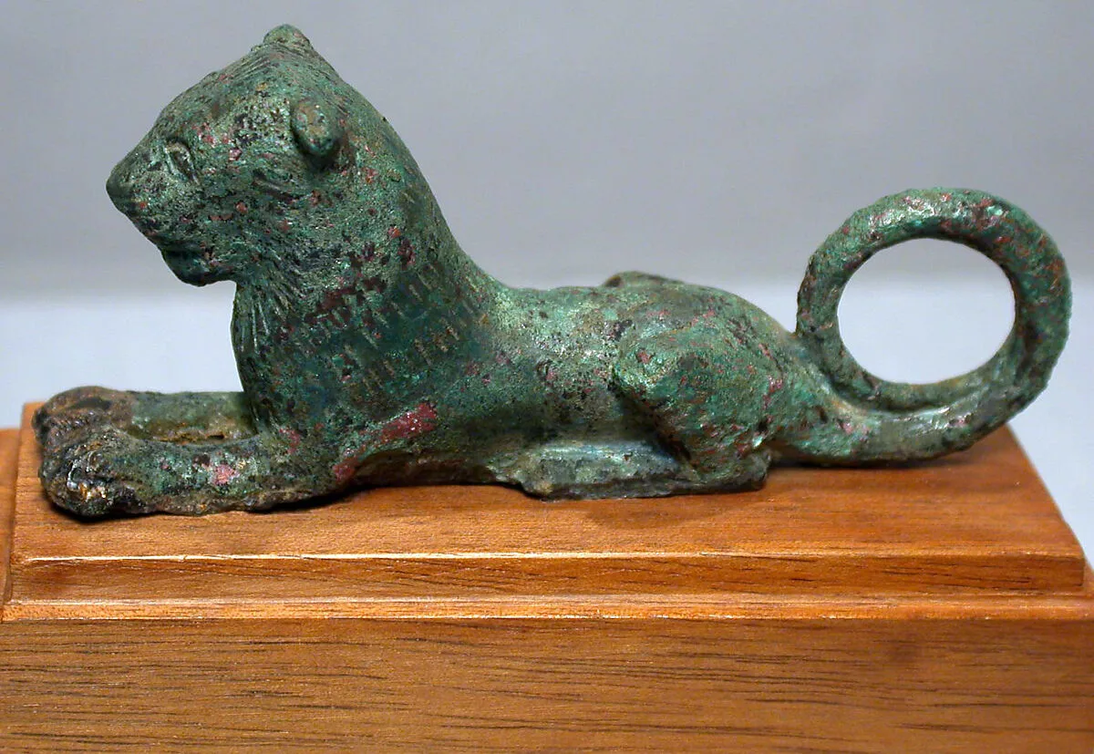 Bronze figure of a recumbent lion — Unknown