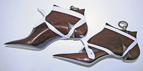 Shoe trees — Pierre Yantorny