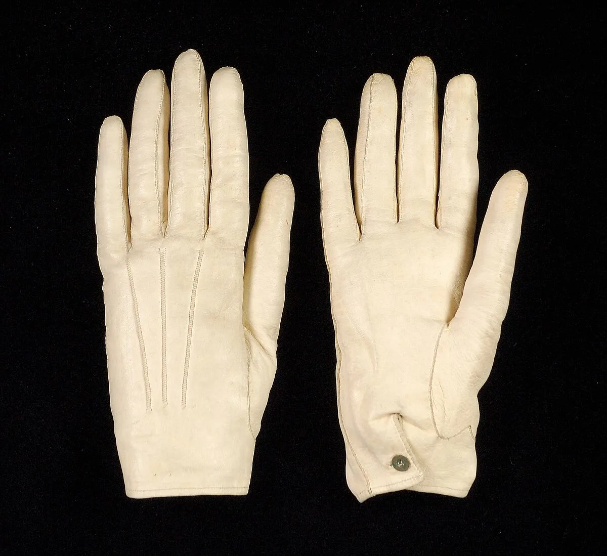 Evening gloves — Unknown