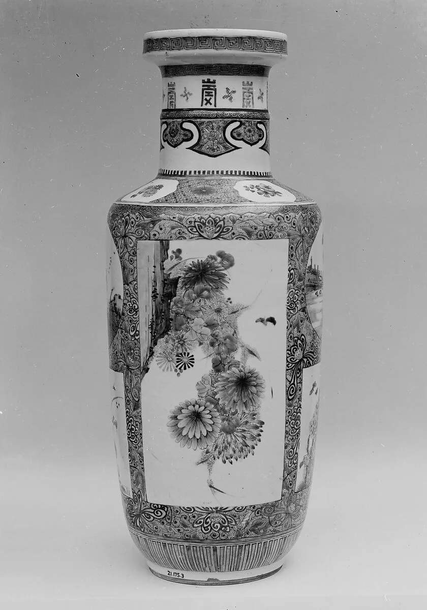 清康熙 景德鎮窯五彩花卉紋瓶|Vase decorated with flowers — Unknown
