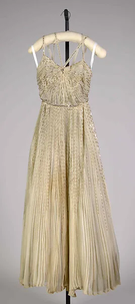 Evening dress — Mme. Eta Hentz