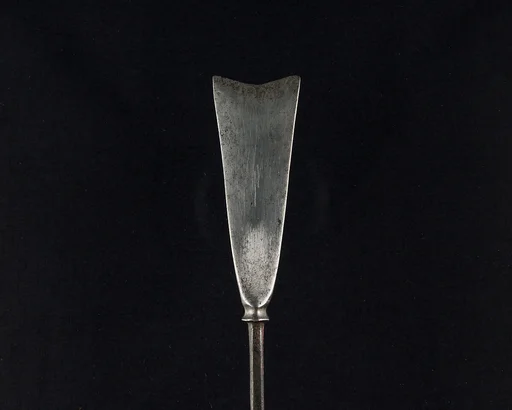 Arrowhead (<i>Yanone</i>)