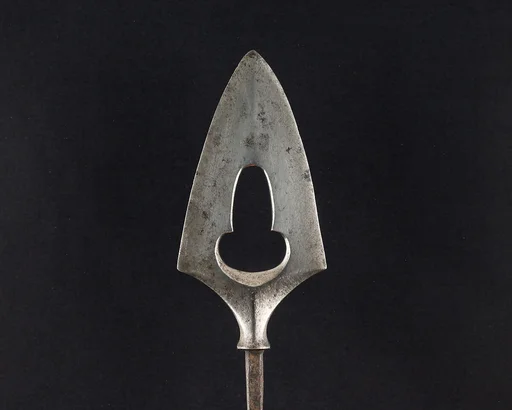 Arrowhead (<i>Yanone</i>)