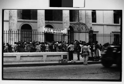 [Crowd Receiving Food Rations, Havana]