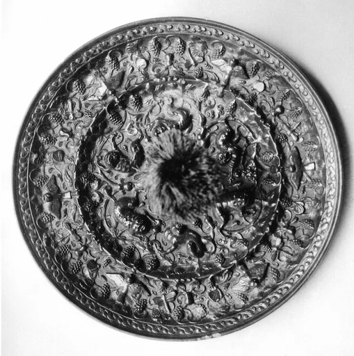 唐 瑞獸葡萄紋銅鏡|Mirror with birds and beasts amid grape vines