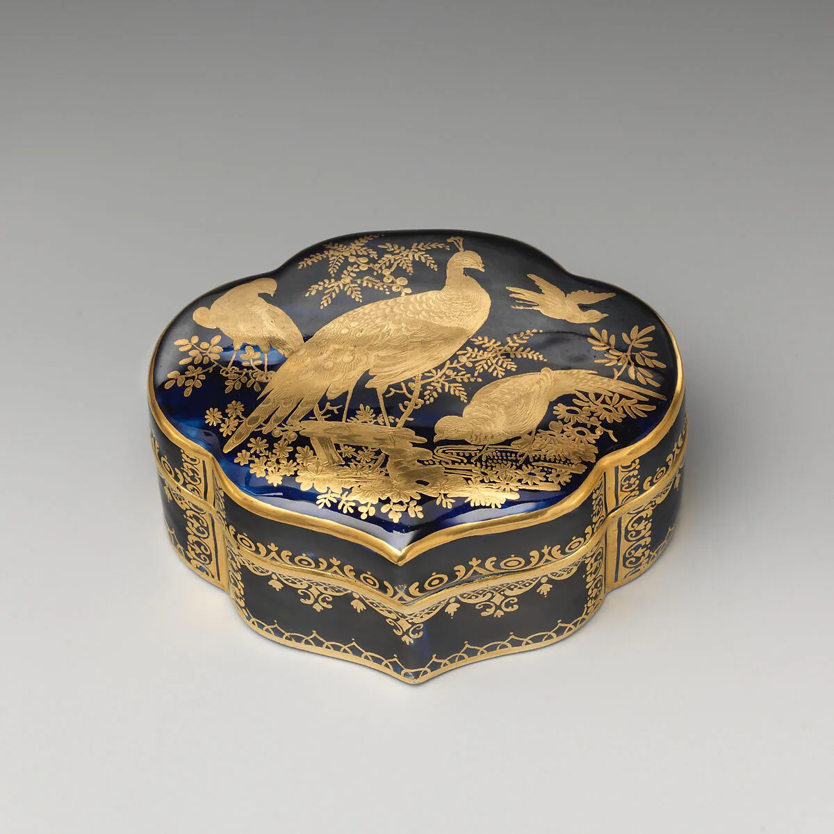 Toilet box containing three smaller boxes — Chelsea Porcelain Manufactory