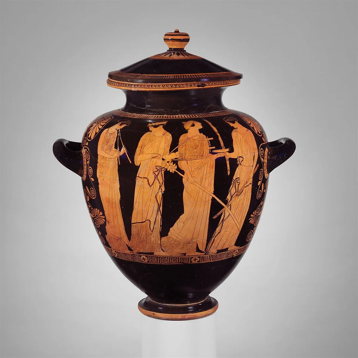 Terracotta lid of a stamnos (jar) — Menelaos Painter