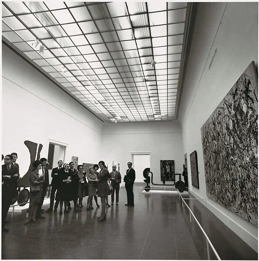 [People in the Gallery, Metropolitan Museum of Art]