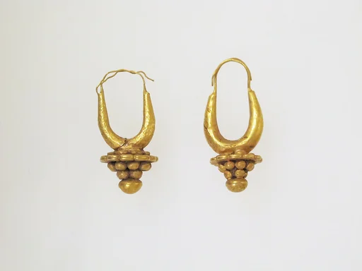 Earring with pendants
