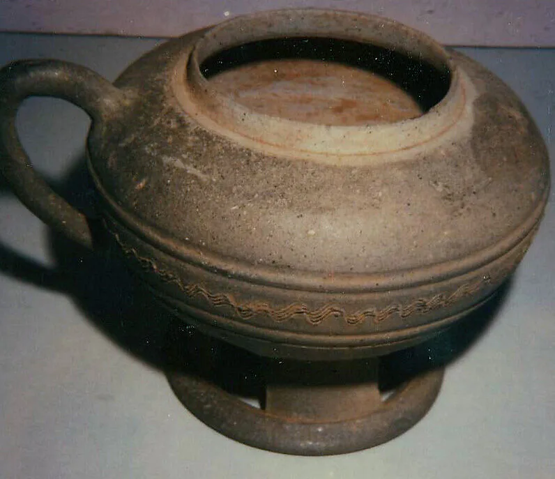 손잡이달린 굽다리항아리 삼국 신라|把手臺附壺 三國 新羅|Pedestal jar with handles — Unknown