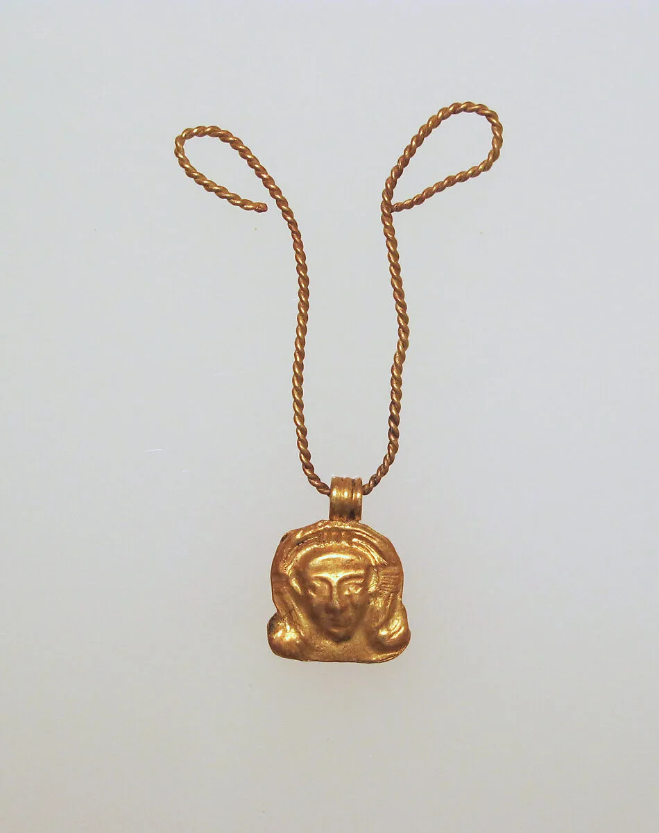 Pendant in the form of Hathor's head — Unknown