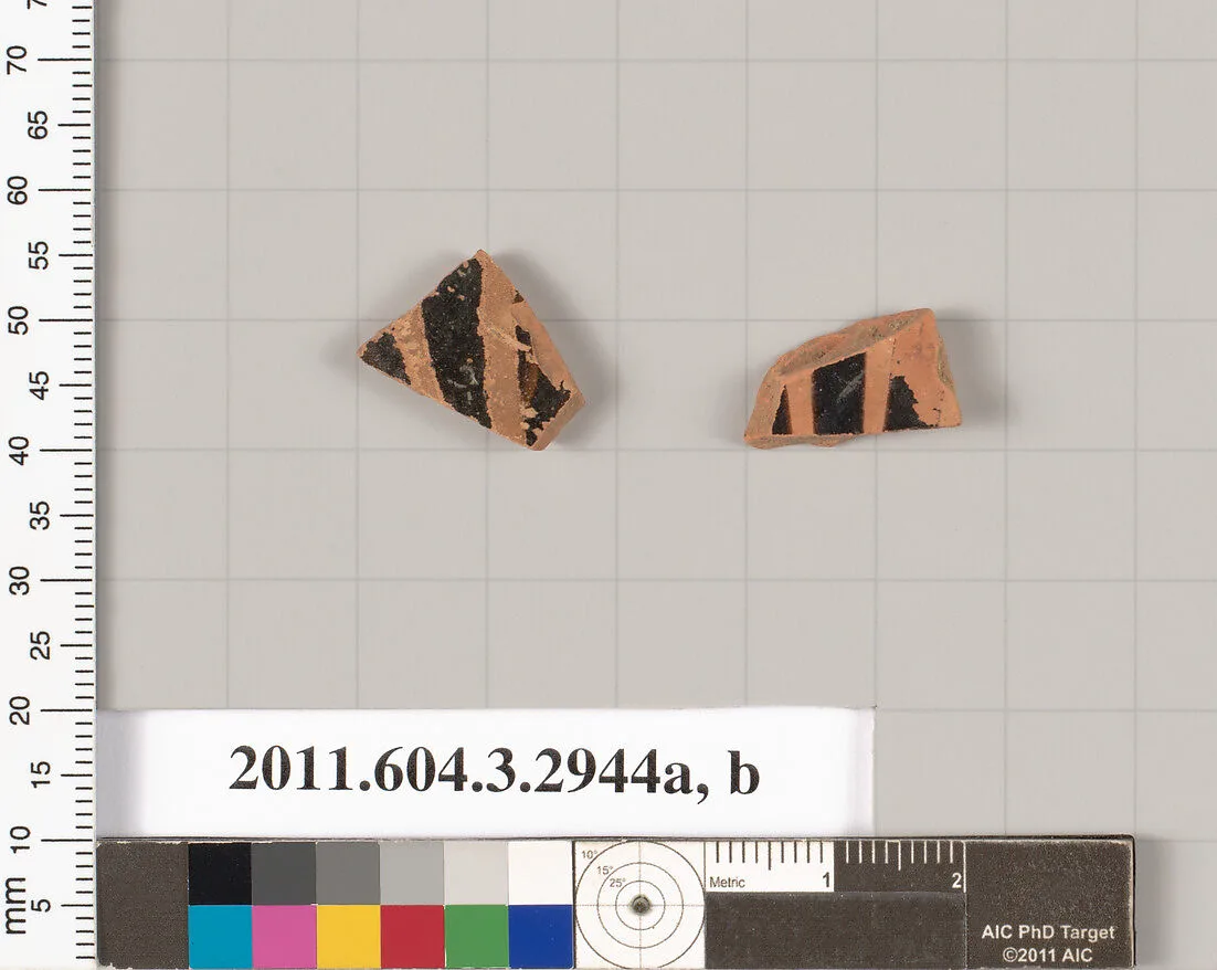 Terracotta fragments of closed shapes — Unknown