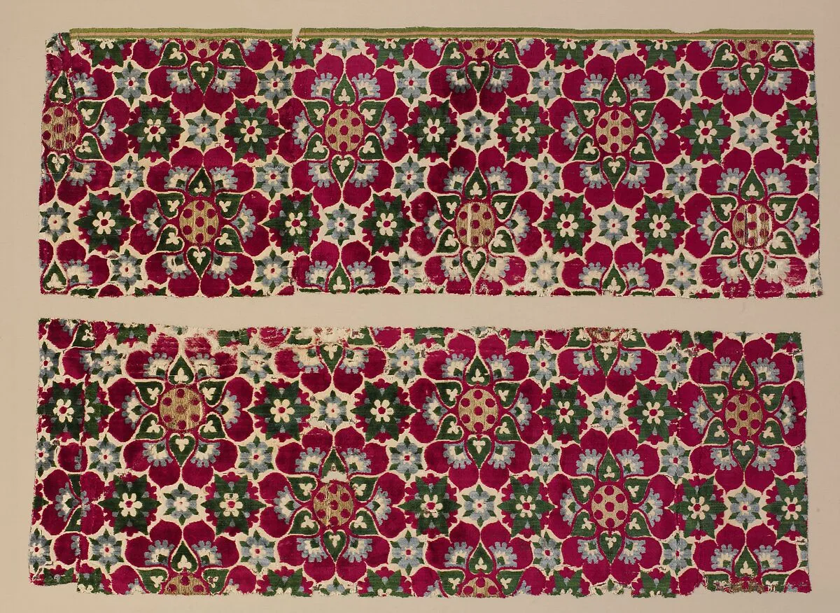 Polychrome velvet with a variation on a Medici emblem — Unknown