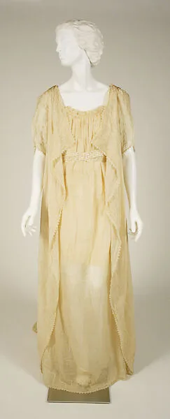 Tea gown — Unknown