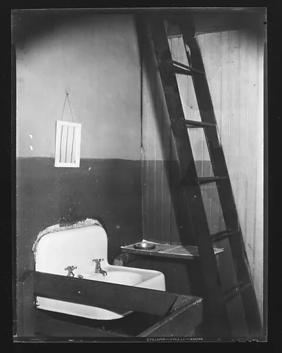[Washbasin and Ladder]