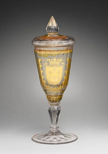 Standing cup with cover