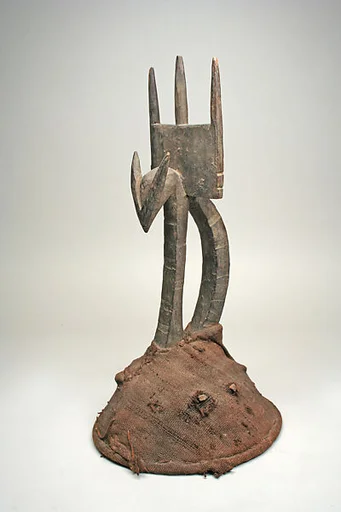 Headdress: Hyena (Nama Tyétyé)