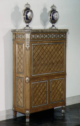 Upright secretary