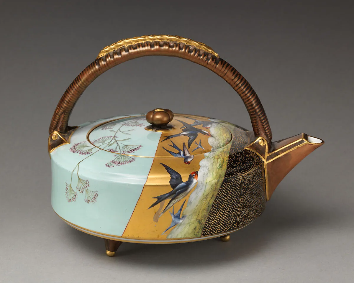 Teapot — Worcester factory