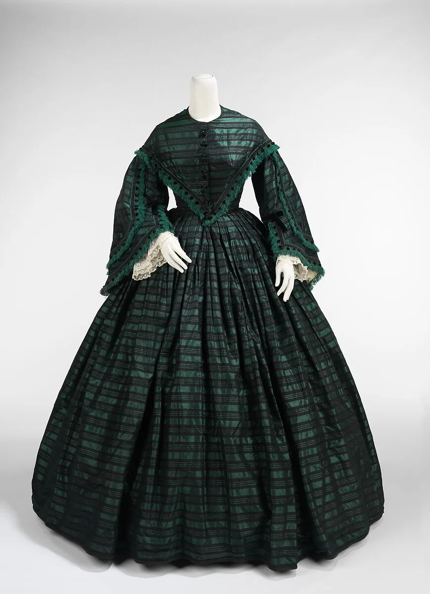 Walking dress — Unknown
