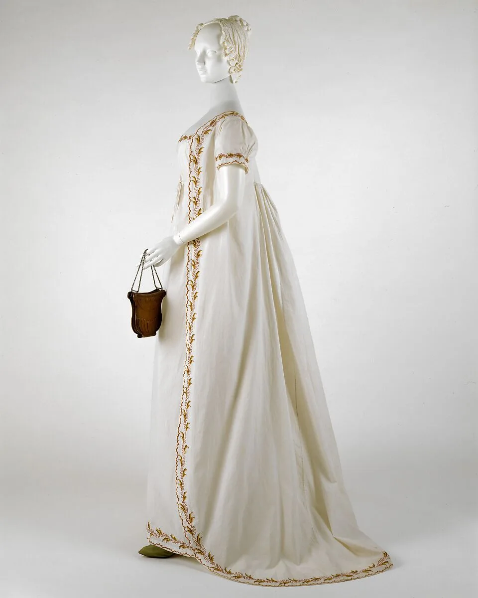 Round gown — Unknown