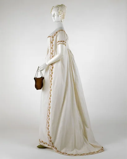 Round gown