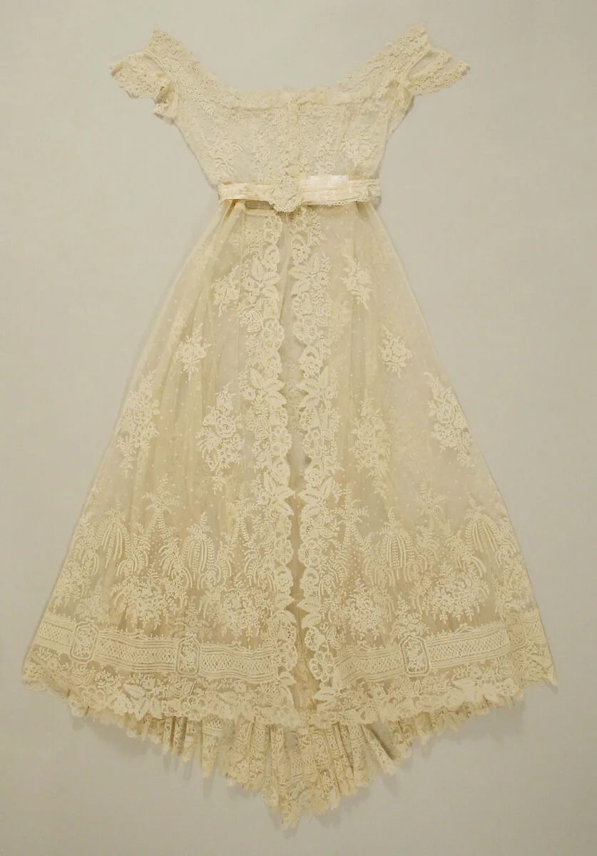 Wedding dress — Unknown