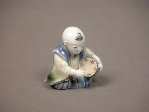 染付色絵囃子唐子形置物|Chinese child with musical instrument