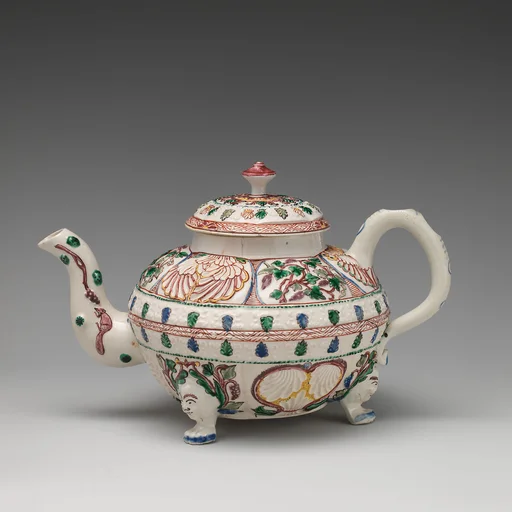 Footed teapot