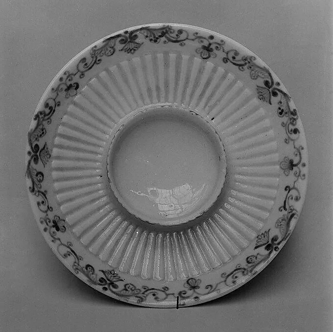 Saucer — Saint-Cloud factory