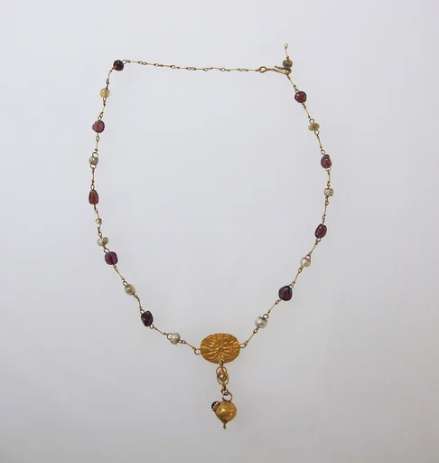 Necklace with pendant and glass beads