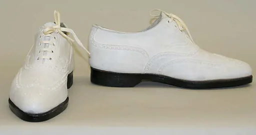 Athletic shoes