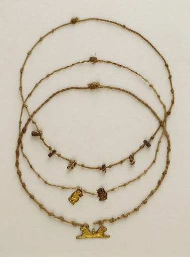 Necklace with a double-lion amulet