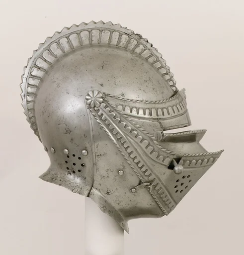 Close-Helmet for the Field
