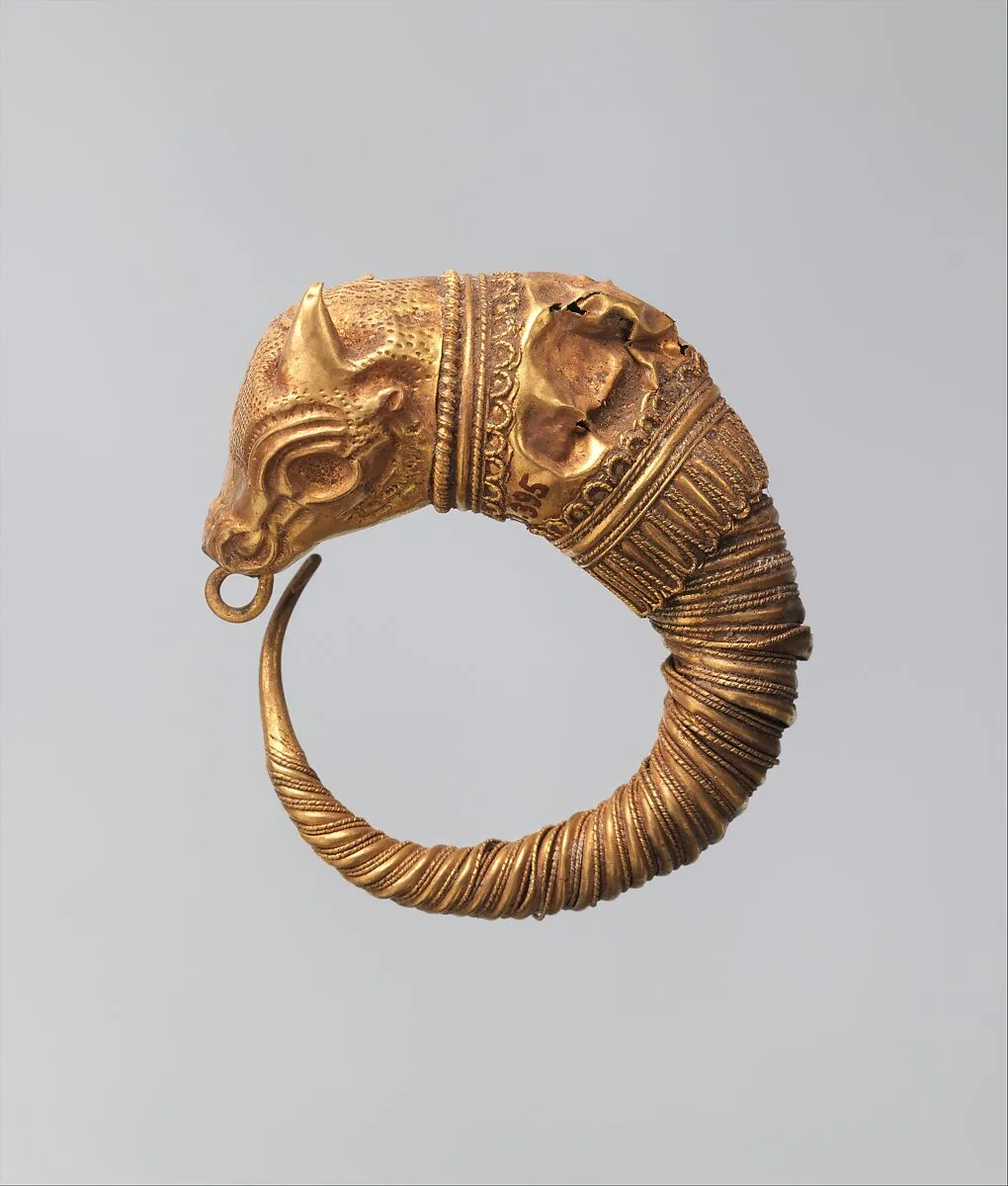 Earring with head of a bull — Unknown