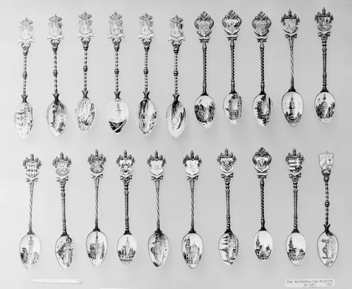 Souvenir spoon with view of Cathedral at Zaragoza and arms of Spain