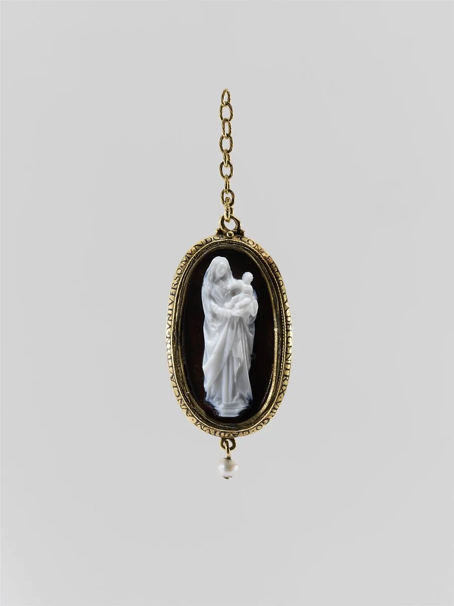 Paternoster Pendant with the Virgin and Child (obverse) and the Meeting of Joachim and Anna at the Golden Gate (reverse) — Unknown
