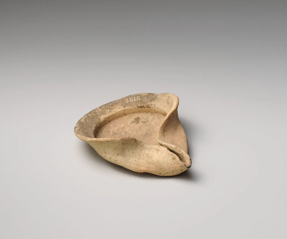 Terracotta saucer-shaped lamp — Unknown