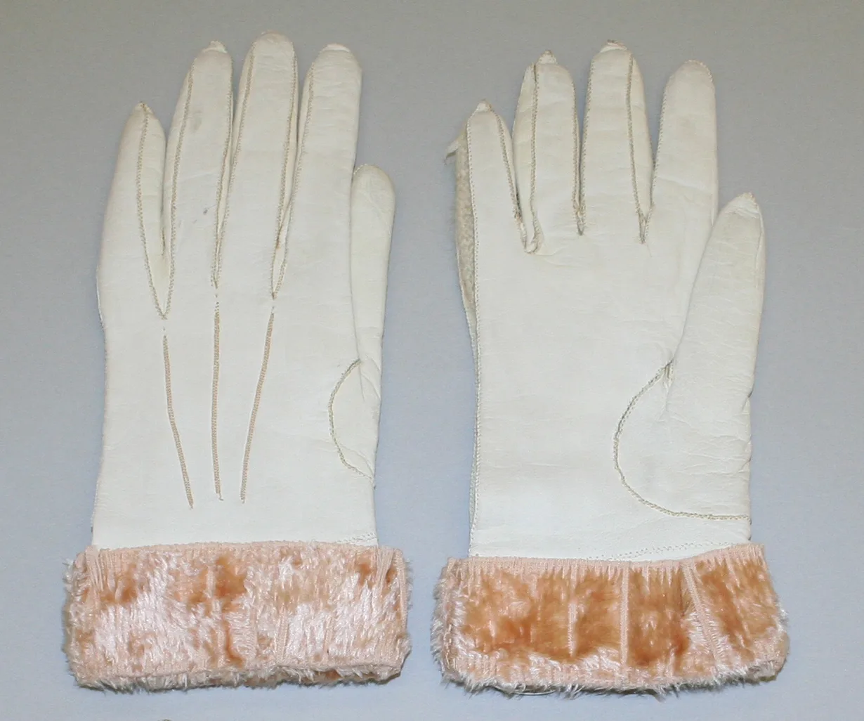Gloves — Unknown