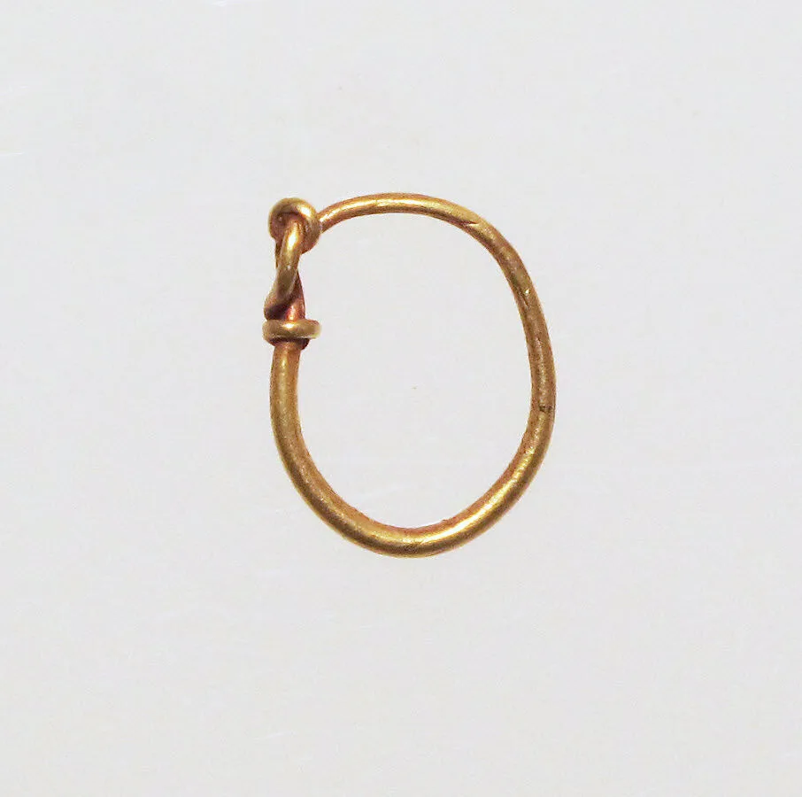 Gold loop earring — Unknown