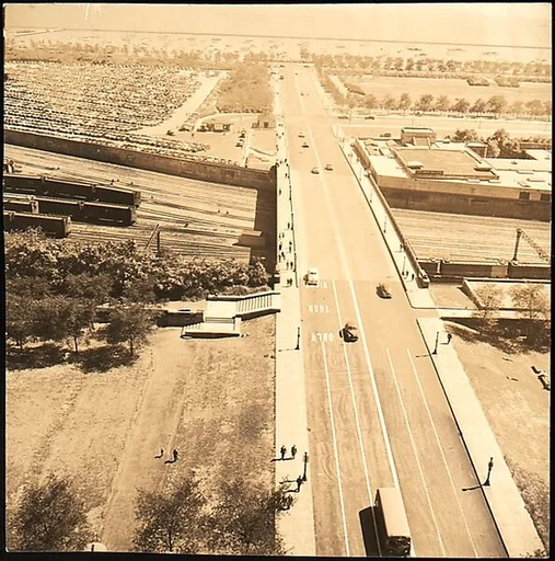 [Highway Leading from Lake, for Fortune Portfolio: "Chicago: A Camera Exploration"]