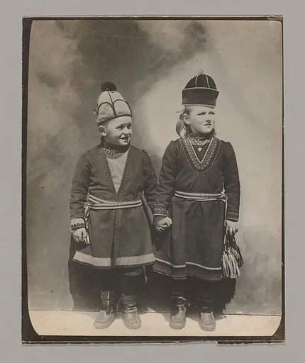 [Swedish Children, Ellis Island, New York]
