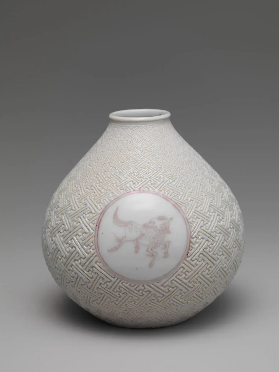 紫馬麒麟卍紗綾形紋瓶 (一対)|Vase with Horse and Kirin on Geometric Sayagata (key fret) Pattern (one of a pair) — Makuzu Kōzan I (Miyagawa Toranosuke)