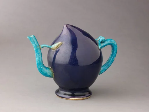 Peach-shaped wine pot or teapot