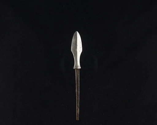 Arrowhead (<i>Yanone</i>)