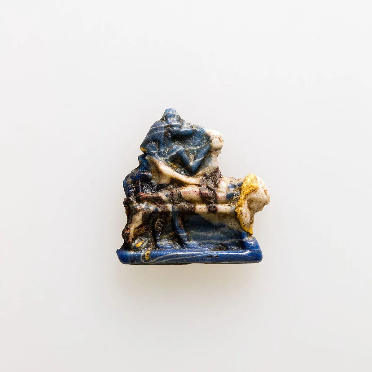 Amulet showing Anubis standing over mummy on bier — Unknown