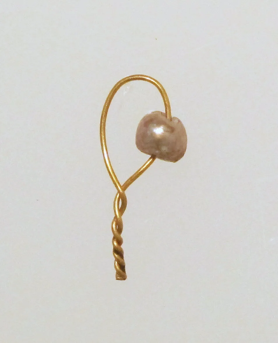 Pendant with pearl — Unknown
